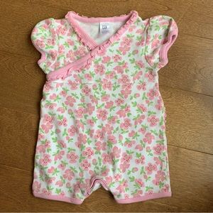3/$10 GAP Baby girl floral romper 0-3m